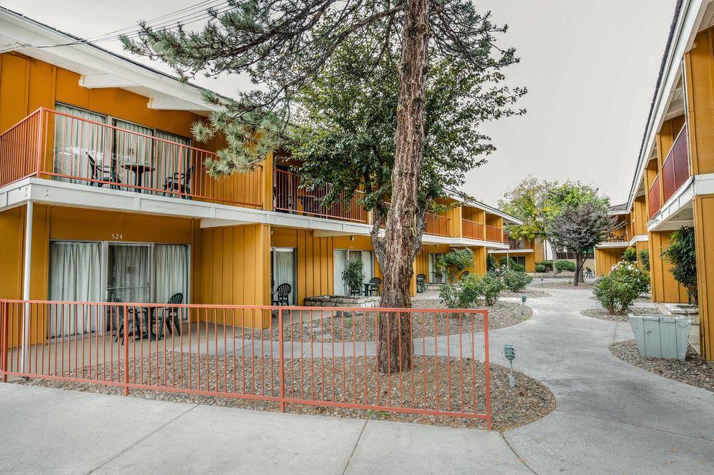 Econo Lodge Near Reno-Sparks Convention Center Dış mekan fotoğraf